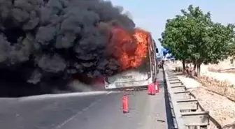 Şanlıurfa'da Aşırı Sıcaklık Nedeniyle Otobüs Yangını