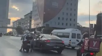 Trafikte acımasız saldırı! Defalarca yumrukladı