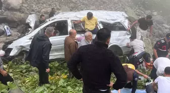 Trabzon'da Minibüs Uçuruma Yuvarlandı: 2 Ölü, 4 Yaralı