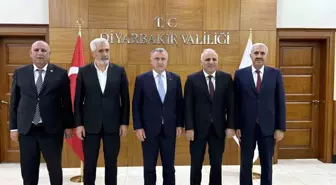 Bakan Osman Aşkın Bak, Diyarbakır'da Vali Zorluoğlu'nu Ziyaret Etti