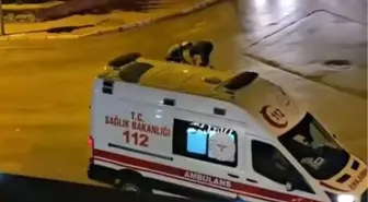 Yaşlı Pazarcının Düşen Meyvelerine Ambulans Şoförü ve Vatandaşlar Yardım Etti