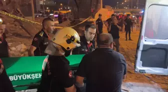 Kahramanmaraş'ta yıkım anında çöken binada bir iş makinesi operatörü hayatını kaybetti