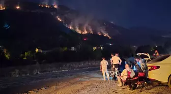 Karabük'te orman yangınını kamp sandalyesine yaslanıp izlediler