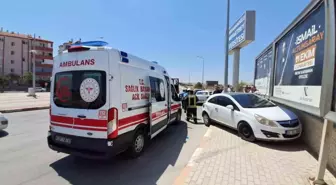 Karaman'da Kontrolden Çıkan Otomobil Aydınlatma Direğine Çarptı