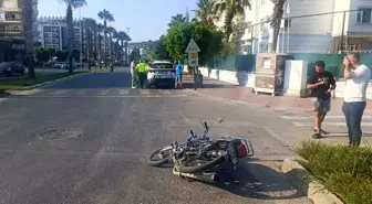 Manavgat'ta Motosiklet ve Otomobil Çarpıştı: Sürücü Yaralandı