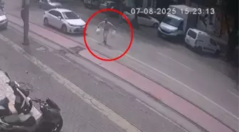 Market Alışverişi Yapan Adam Otomobilin Çarpmasıyla Yaralandı