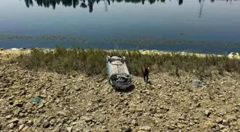 Şanlıurfa'da Otomobil Şarampole Devrildi, Sürücü Yaralanmadı