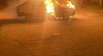 İnegöl'de Motor Kısmından Alev Alan Otomobil Hurdaya Döndü