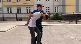 Uyuşturucu Şüphelisi Polis Memurunun Parmağını Kopardı
