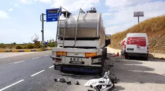 Burdur'da Yangın Söndürme Aracı Süt Tankerine Çarptı: 1 Yaralı