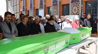 Mustafa Destici, BBP Sivas İl Başkanı Ahmet Polat'ın Eşinin Cenazesine Katıldı