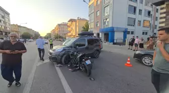 Elazığ'da Motosiklet ve Hafif Ticari Araç Çarpıştı: 3 Yaralı