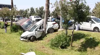 Antalya'da Hafif Ticari Araç Kazası: 2 Polis Yaralı