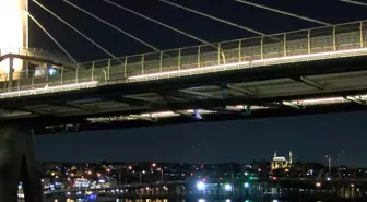 Haliç Metro Köprüsü'nden denize düşen kişi kayboldu