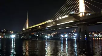 Beyoğlu'nda Metro Köprüsünden Düşen Vatandaş İçin Arama Çalışmaları Başlatıldı