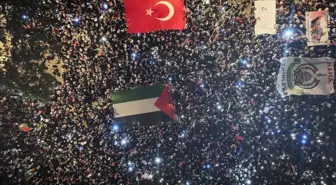 İstanbul'da binlerce kişi Gazze'ye umut ışığı olmak için yürüdü