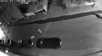 Sancaktepe'de Park Halindeki Araca Yumruk Atıldı