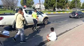 Antalya'da Kırmızı Işıkta Kaza: 1 Yaralı, Küçük Çocuğun Üzüntüsü Dikkat Çekti