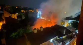Tavşanlı'da Elektrik Kontağından Yangın: Kuaför Dükkanı Kullanılamaz Hale Geldi
