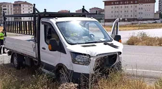 Sivas'ta Kamyonet ile Otomobil Çarpıştı: 6 Yaralı