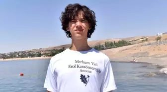 Ahlat'ta Erol Karaömeroğlu Anısına Yüzme Maratonu Düzenlendi