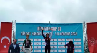 Akhisar Bisikletçileri Rize'de Madalya Kazandı