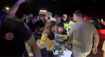 Bursa'da Kamyon Şarampole Yuvarlandı, Sürücü Ağır Yaralandı