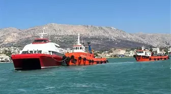 Çeşme'den Sakız Adası'na Giden Gemide Arıza, Yunan Gemilerine Çarptı