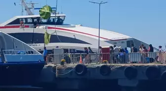 İDO Feribotu Avşa Adası'na Giderken Kaya ile Çarpıştı