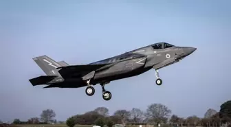 İngiltere'ye Ait F-35 Savaş Uçağı Japonya'da Acil İniş Yaptı