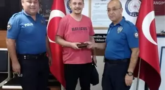 Isparta'da içerisinde para bulunan cüzdan sahibine teslim edildi
