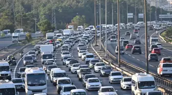 İstanbul'da pazar sabahı yoğun trafik! Birkaç dakikalık yol 40 dakikayı aştı