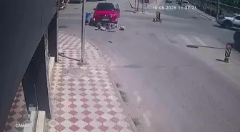 Amasya'da Elektrikli Bisiklet Sürücüsü Otomobile Yumruk Attı