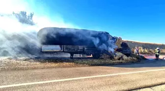 Tekirdağ'da LPG'li Araç Yangını, Tarlayı ve Tır Dorsesini Yaktı