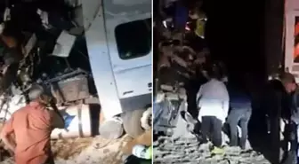 Yolcu otobüsüyle kamyon çarpıştı: 11 ölü 45 yaralı