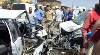 Bitlis'te 3 Araçlı Trafik Kazası: 8 Yaralı