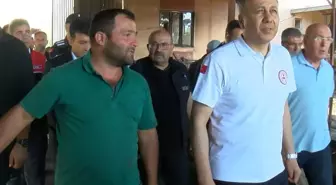 Bakan Yerlikaya, Depremin Ardından Vatandaşlarla Buluştu