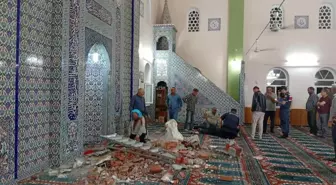 Camide Duvardan Düşen Parçalar Bir Kişinin Ölümüne, Birinin Yaralanmasına Neden Oldu