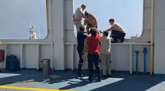 Çanakkale'de Orman Yangını Nedeniyle Feribotlarla Tahliye Başlatıldı