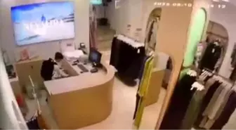 Gebze'de Giyim Mağazasından Cep Telefonu Hırsızlığı