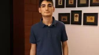 Depremde Annesini Kaybeden Genç, LGS'den 480 Puan Alarak TED Ankara Koleji'ne Yerleşti
