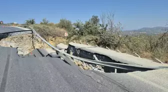 Kuşadası'nda Kazı Çalışması Sırasında Yol Çökti