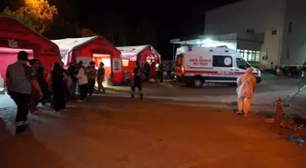 Sındırgı'da 6,1 Büyüklüğünde Deprem: Hastalar Nakledildi, Vatandaşlar Stadyumda Geceyi Geçirdi
