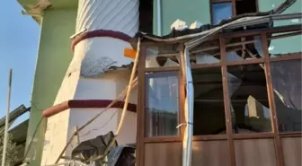 Balıkesir'de Deprem Sonucu Cami Minaresi Yıkıldı