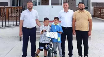 Kütahya'da Kazaya Uğrayan Çocuğa Yeni Bisiklet Hediye Edildi