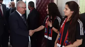 Bakan Güler, Yüksekova Kadın Futbol Takımı ile Bir Araya Geldi