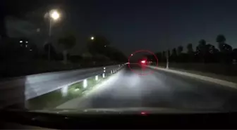 Beylikdüzü'nde Tehlikeli Sürüş Kazası: Lüks Araç Boş Arsaya Uçtu