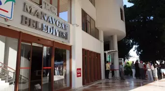 CHP'li Manavgat Belediye Başkan Yardımcısı Gülsüm Özer istifa etti