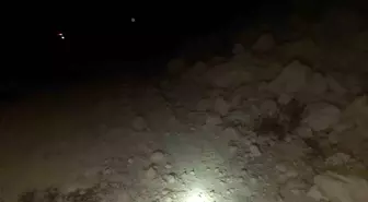 Manisa'da Toprak Kayması Nedeniyle Yol Kapandı, Trafik Yeniden Açıldı