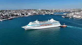 Dev Yolcu Gemisi Astoria Grande İstanbul'a Yanaştı